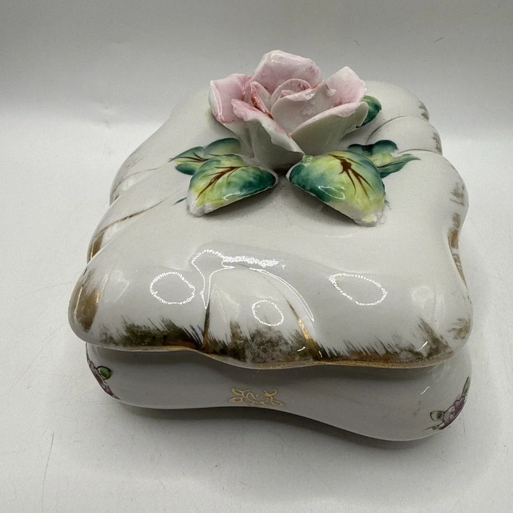 Vintage Porcelain Trinket Box – Pink Roses – Gold Trim – 1960s? 4.5